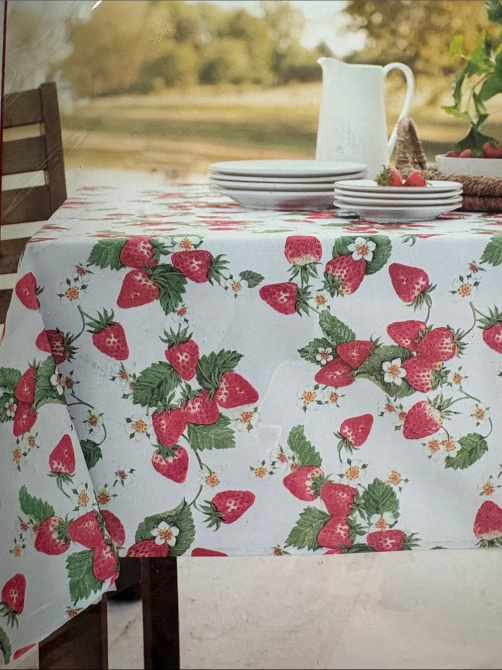 🍓 Sweet Strawberries Oblong Tablecloth. New! 60”x104”